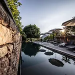 Отель Swiss Historic & Garten Carona