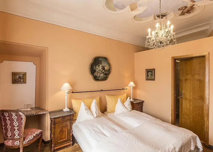 מלון Swiss Historic & Garten Carona 3*