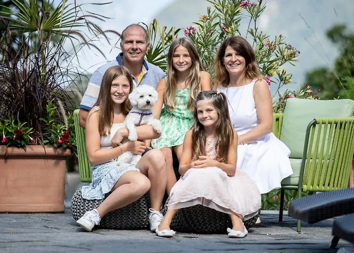 Swiss Historic & Garten Carona מלון 3*