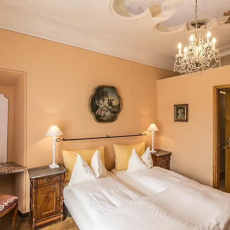 Готель Swiss Historic & Garten Carona 3*